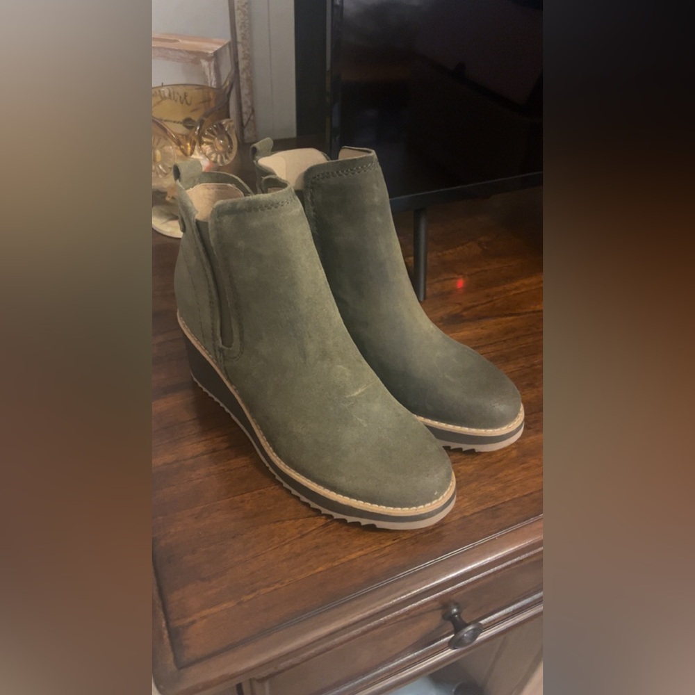 NWT Earth Women's Cleia Slip-On Round Toe Casual Wedge Booties SZ 8